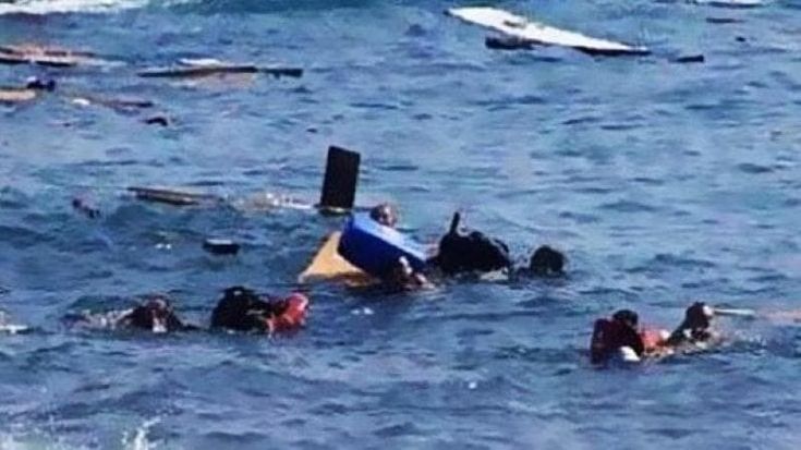 I migranti naufragati per ore in balìa di onde alte 2,5 metri. Frontex: “Avevamo avvisato quattro Paesi”. Ma nessuno è intervenuto