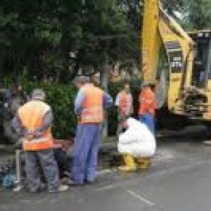 Genova, guasto alla rete idrica in via Chiodo, manca l'acqua tra Castelletto e Oregina 