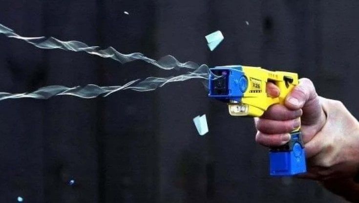 Genova, la polizia locale sperimenta il taser