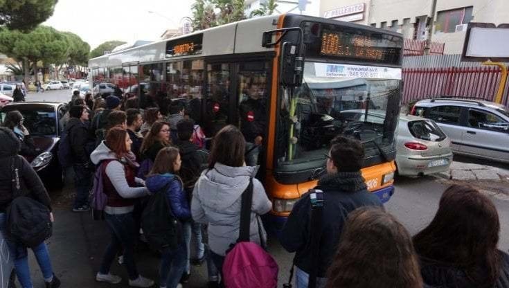 Green Pass per il trasporto locale, i sindacati temono criticità: "Non penalizzare i tempi del servizio". Nodo privacy sui controlli