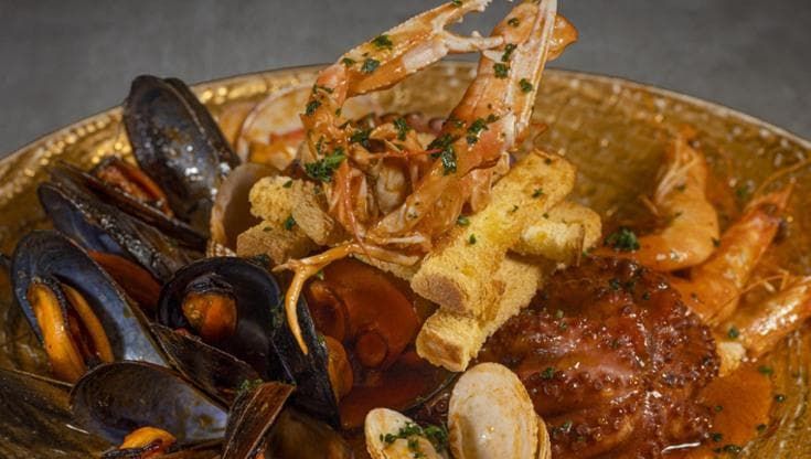 A Napoli la migliore zuppa di pesce d’Italia: premiato il “pignatiello” di ‘A figlia d’’o Marenaro