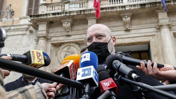 Covid e Dpcm, scontro nella maggioranza sulla Pasqua blindata. Alcuni governatori chiedono la chiusura delle scuole