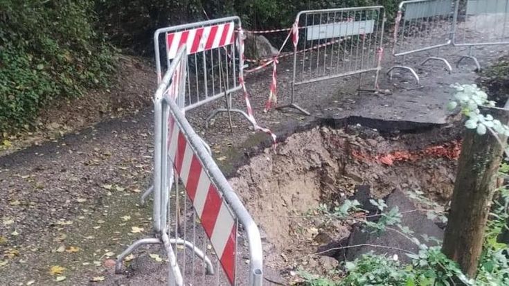 Famiglie isolate per due frane e c’è chi ha bisogno dell’ossigeno