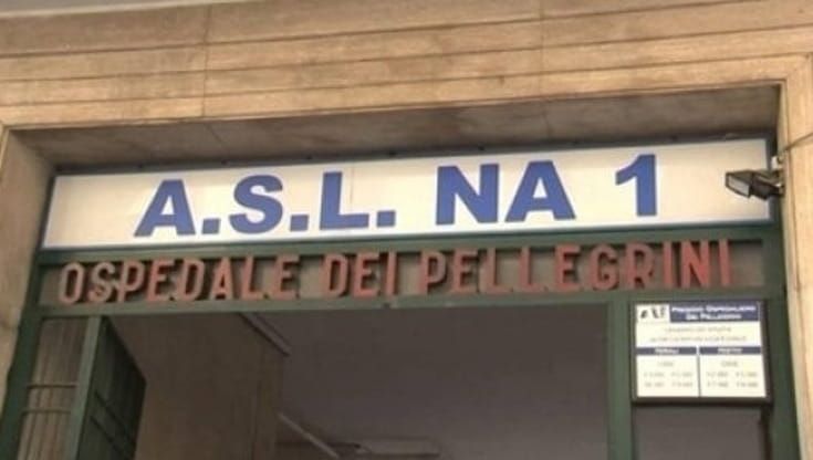 Napoli, morto il ventitreenne ferito per video hot della figlia del boss. L’agguato non era per lui