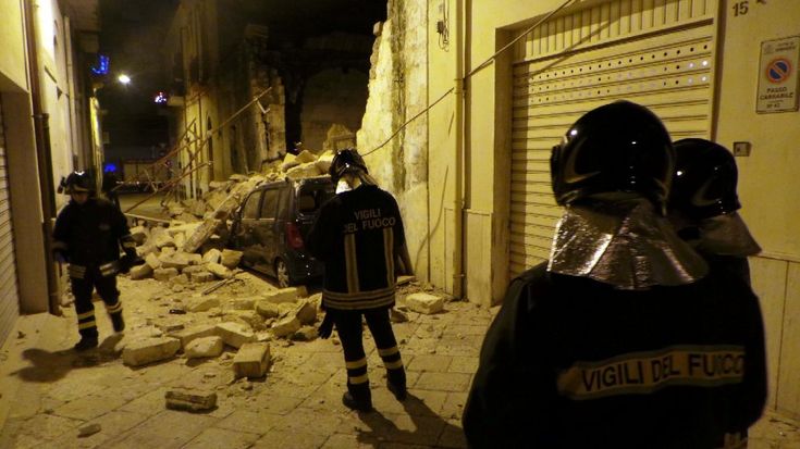 Brindisi, crolla palazzina nel centro storico