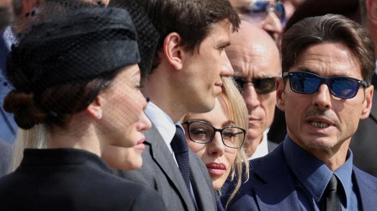 Gli affari, i veleni e il grande gelo. I Berlusconi delusi da Meloni
