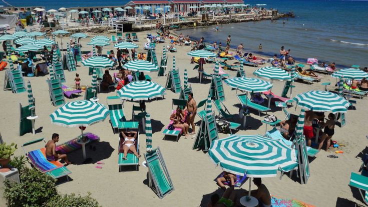 Covid,  il sogno di Draghi di andare in vacanza: desiderio di un’estate normale