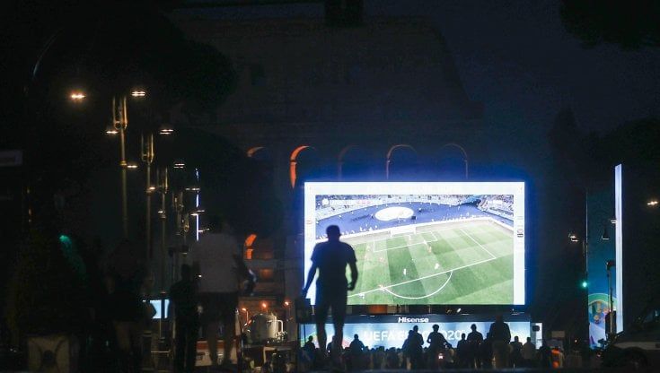 Europei, dal Colosseo a Prati tutti i maxischermi per vedere Italia-Svizzera a Roma