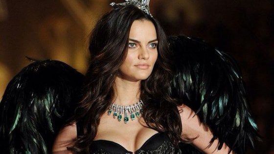 L'inferno degli angeli di Victoria's Secret: nuove testimonianze su molestie investono i vertici 