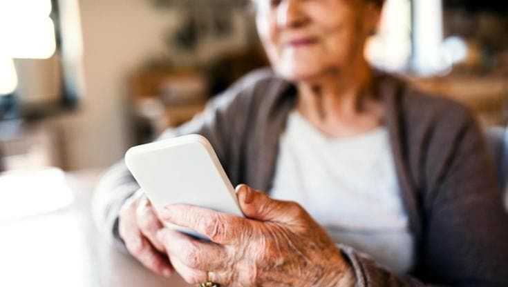 Cellulare per anziani: quale scegliere nel 2026