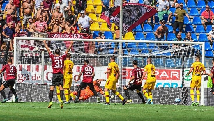 Serie B: la Reggina batte il Cittadella e resta al comando con il Brescia. Bari e Frosinone al terzo posto