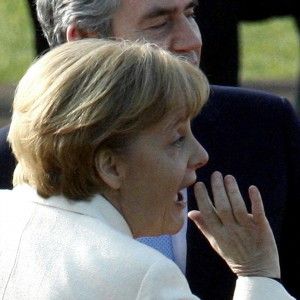 Merkel: "Uniti contro il terrore ma l'Islam fa parte di noi. &Egrave; sbagliato confonderlo con la minaccia jihadista"