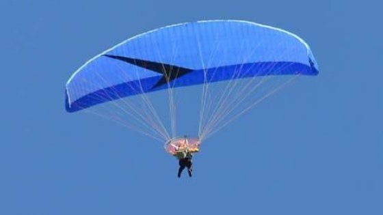 Vola basso e vicino aeroporto ma senza brevetto, denunciato