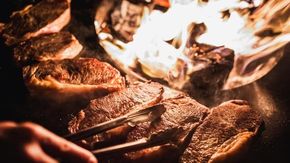 Ritorno di fiamma: regole, divieti e possibilità per il fuoco in cucina