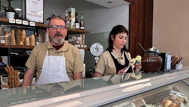 Capo Nord, la gelateria festeggia i 50 anni con i coni gratis: “Così scoprimmo il gusto Bacio”