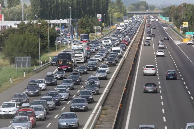 Via all'esodo estivo, code in autostrada