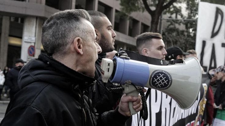 Scontri a Bologna, Silp-Cgil: “Un leader dell’estrema destra dava ordini ai responsabili dell'ordine pubblico”. La questura smentisce
