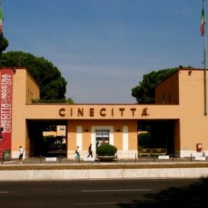 Cinecitt&agrave;, luci spente sul futuro degli studios<br />tra parchi a tema e piani edilizi l'eterna lite pubblico-privato