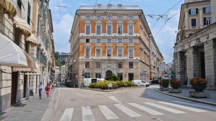 Genova, Ztl Centro: quattro aree “kiss & buy”. Posteggi brevi gratis per chi fa shopping