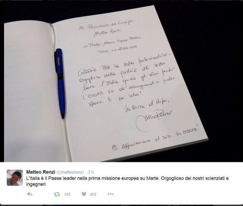 Torino, Renzi visita l'Alenia. E alla fine dà appuntamento su Marte...