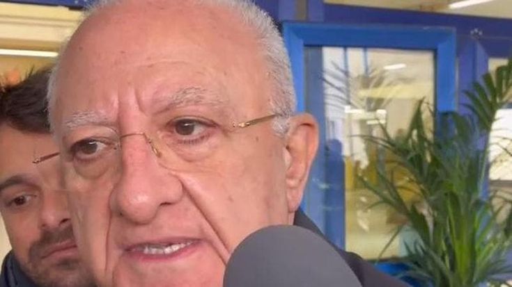 De Luca: “Martedì il bando per assumere 1274 operatori socio sanitari”