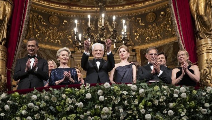 Alla Scala l’Italia di Mattarella: ovazione per il presidente. 13 minuti di applausi per il Godunov 