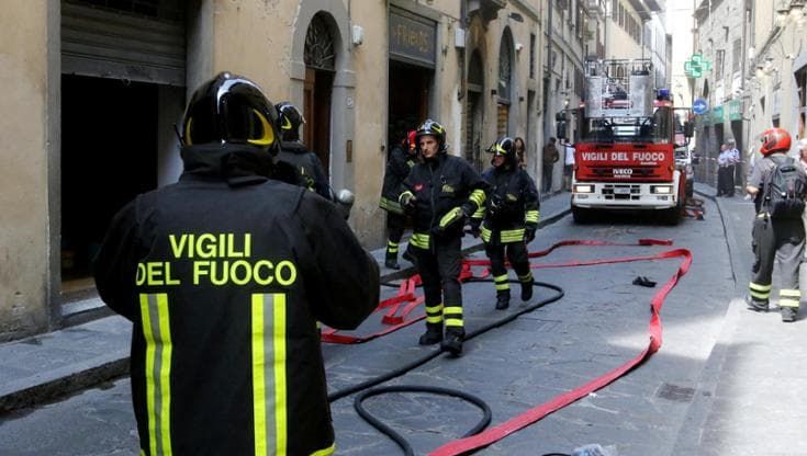 Manca personale ai vigili del fuoco in Toscana: «Tempi di intervento più lunghi»