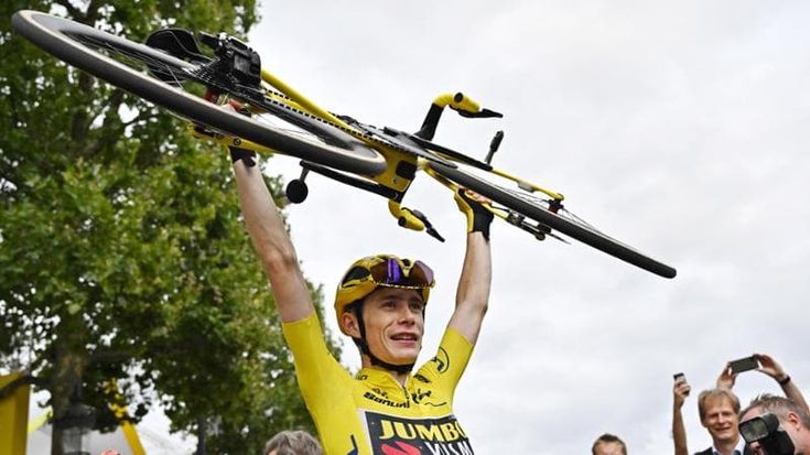Le pagelle del Tour de France: Vingegaard perfetto, Pogacar da 9 per aver tenuto viva la corsa. Kuss il gregario che tutti sognano di avere. Ciccone re delle salite