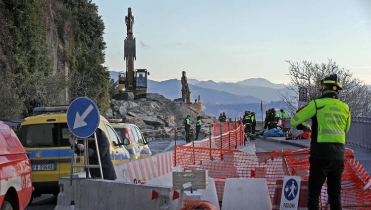 Frana sull’Aurelia, Autostrade: “Pedaggio gratuito tra Arenzano e Genova Pra’”