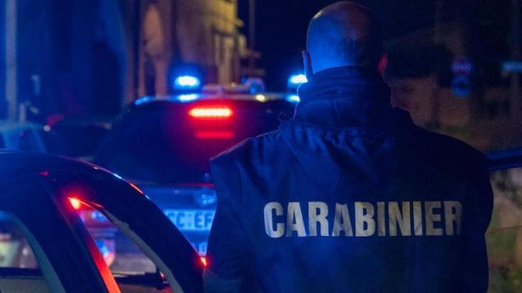 Picchia brutalmente il figlio di 4 anni e gli rompe un braccio e una gamba: arrestato