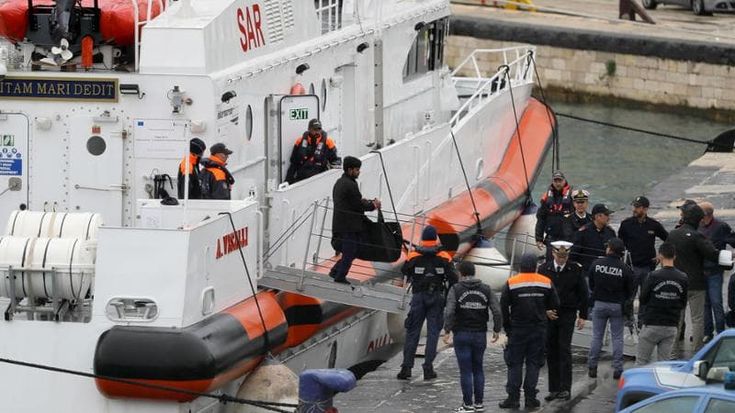 Caso Albania, i dodici esiliati a Bari ma il governo manderà un’altra nave in Albania