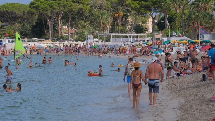 Palermo senza la sua spiaggia: caccia alla causa che rende Mondello inquinata