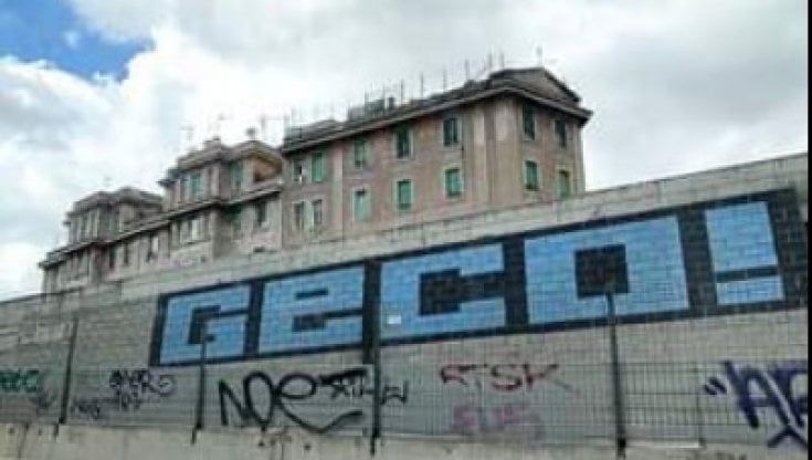 Writer denunciato a Roma, mailbombing contro Raggi. “L'arte non si arresta, l'incompetenza sì. Geco libero” 