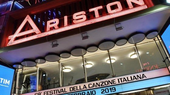 Napoli, si finge 'pupillo' di un senatore per chiedere un accredito al festival di Sanremo