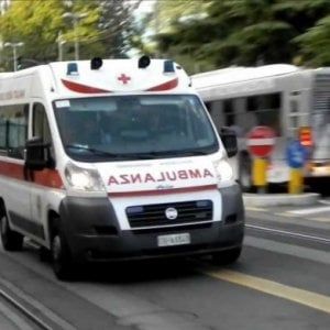 Bari, motorino pirata investe 81enne in centro: l'uomo è in prognosi riservata