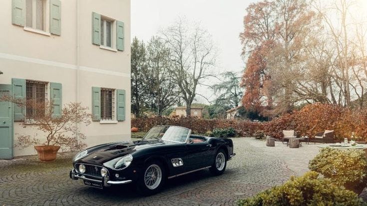 Un trittico di Ferrari storiche all’asta di RM Sotheby's a Parigi: caratteristiche e valutazioni