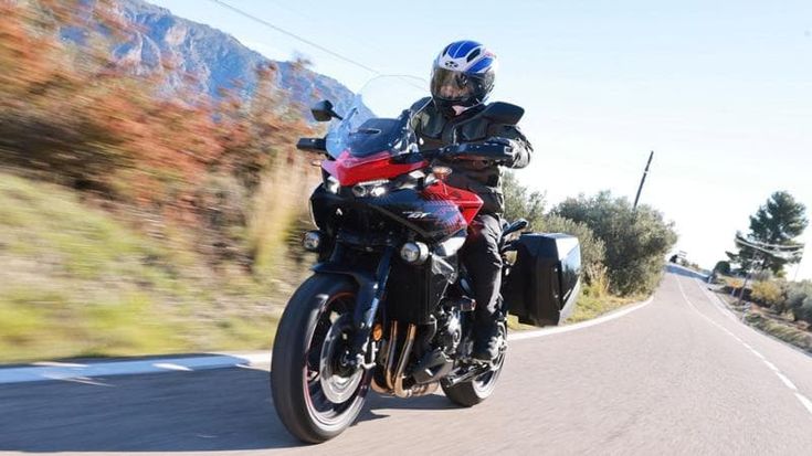 Honda CB1000GT, la grande viaggiatrice con un occhio all’ambiente. La prova