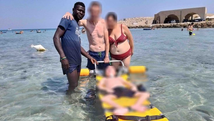 Ibrahim, volontario per i disabili tra il Salento e l'Africa: "Porto in Senegal le sedie a rotelle dismesse"