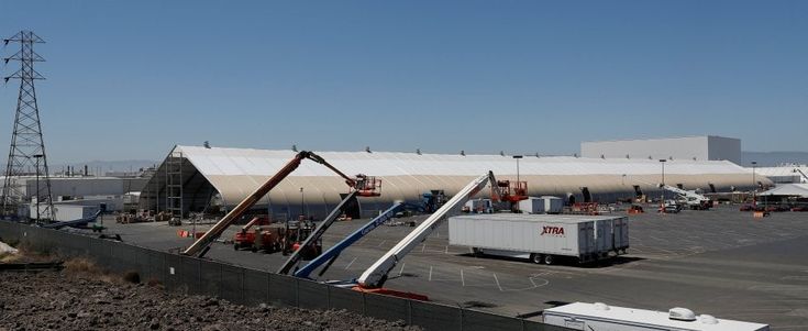 Tesla, dalla Gigafactory alla tenda