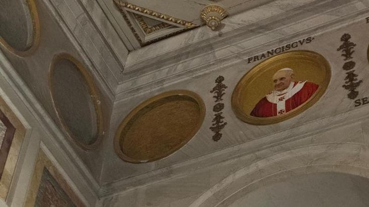Tra i ritratti dei Papi in cerca del tondo vuoto nella basilica di San Paolo