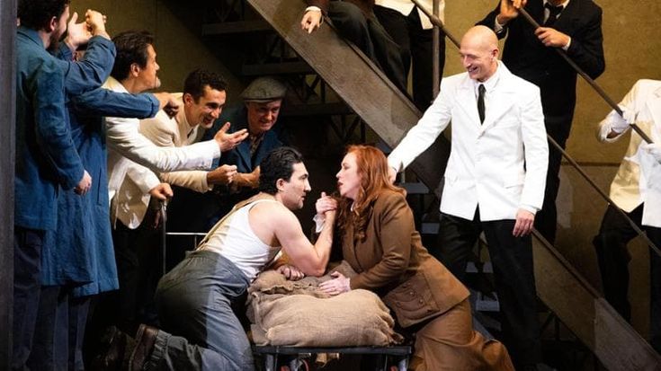 Prima con Una Lady Macbeth, la Scala avverte gli spettatori: “Alcune scene potrebbero turbare”