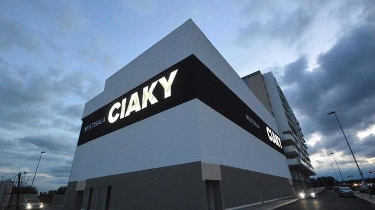 Il Ciaky da cinema a centro direzionale: c’è il piano per gli uffici del multisala appena chiuso a Bari