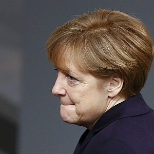 Consiglio Ue, il piano Juncker al via da giugno. Merkel: "Rispettare il patto di Stabilit&agrave;"