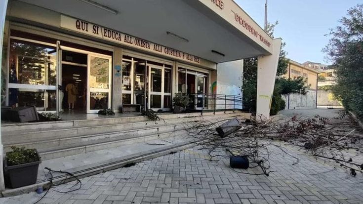 Dodici colpi in un mese, record di furti nelle scuole a Borgo Nuovo
