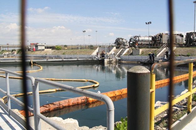 Ilva, sversamento olio in mare:<br />tecnici al lavoro per tutta la notte