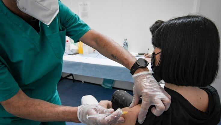 Coronavirus, le aziende del Lazio iniziano a vaccinare: dal 3 giugno via alle prime dosi. Su base volontaria e senza vincoli di età