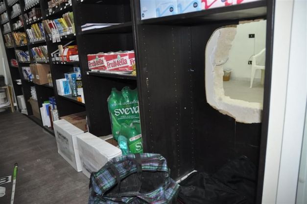 Banda del buco svaligia tabaccheria, 5 arresti