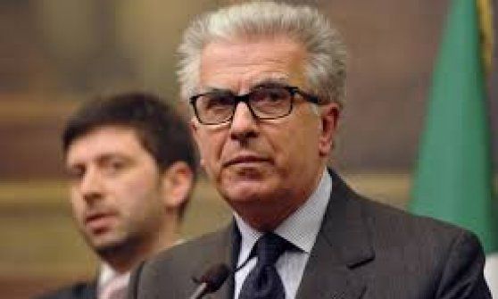 Luigi Zanda: "Sull'utero in affitto rafforziamo il divieto"