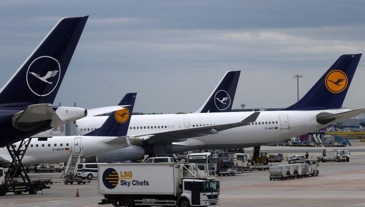 Viaggi nell'Ue, cambiano le regole: conterà il proprio certificato Covid, non più la situazione del Paese di provenienza
