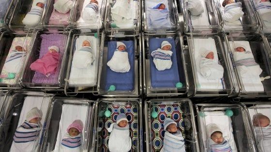 Sanità, l'ira dei medici contro il Pirellone: "Basta propaganda, sì a chiusura dei punti nascita insicuri"